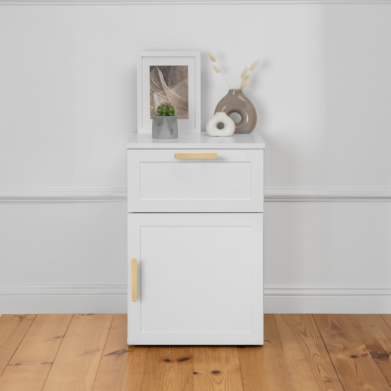PORTO BEDSIDE TABLE – WHITE – HAMPTONS – OVAL BRASS