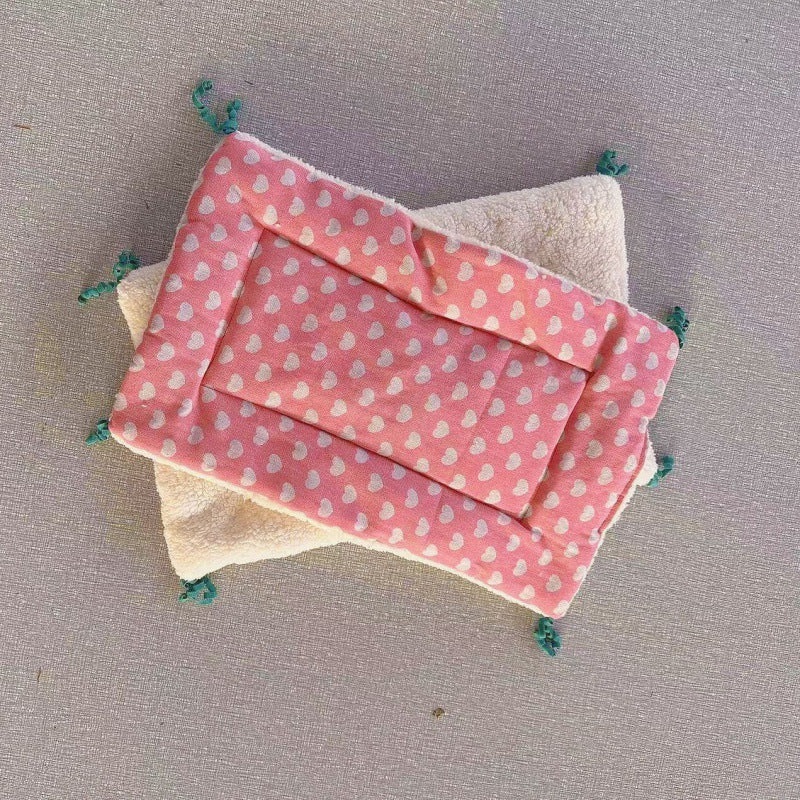 Tie-On Cat Cage Platform Pad – Pink heart pattern (30x75cm)