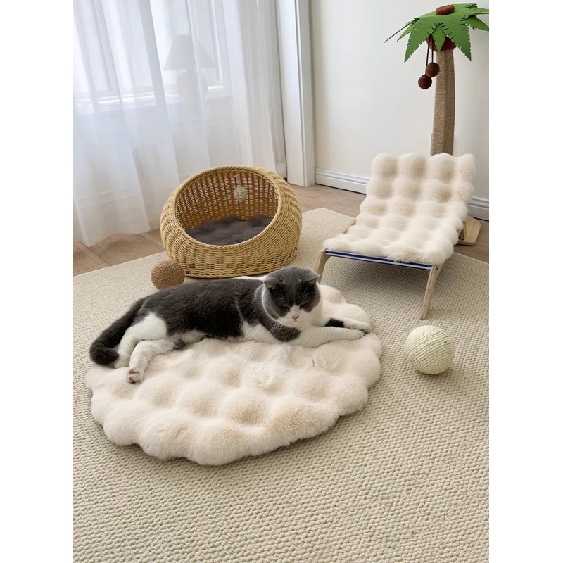 Beige Plush Round Cat Mat – Soft Faux Fur Sleeping Pad (40cm Diameter)
