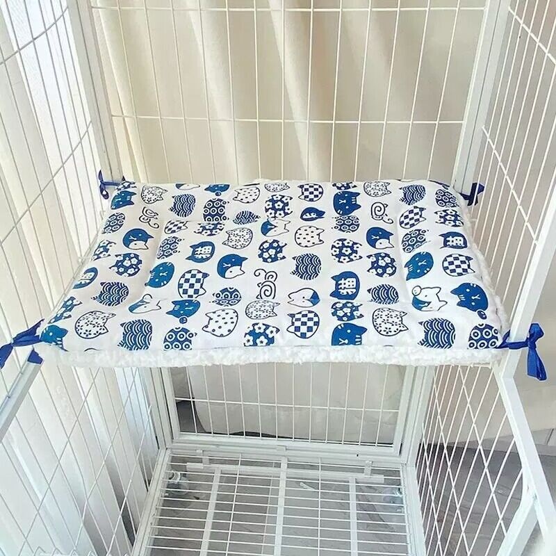 Tie-On Cat Cage Platform Pad – Blue cat pattern on white background (30x50cm)
